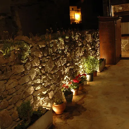 Abuela Benita Hotel Cebreros